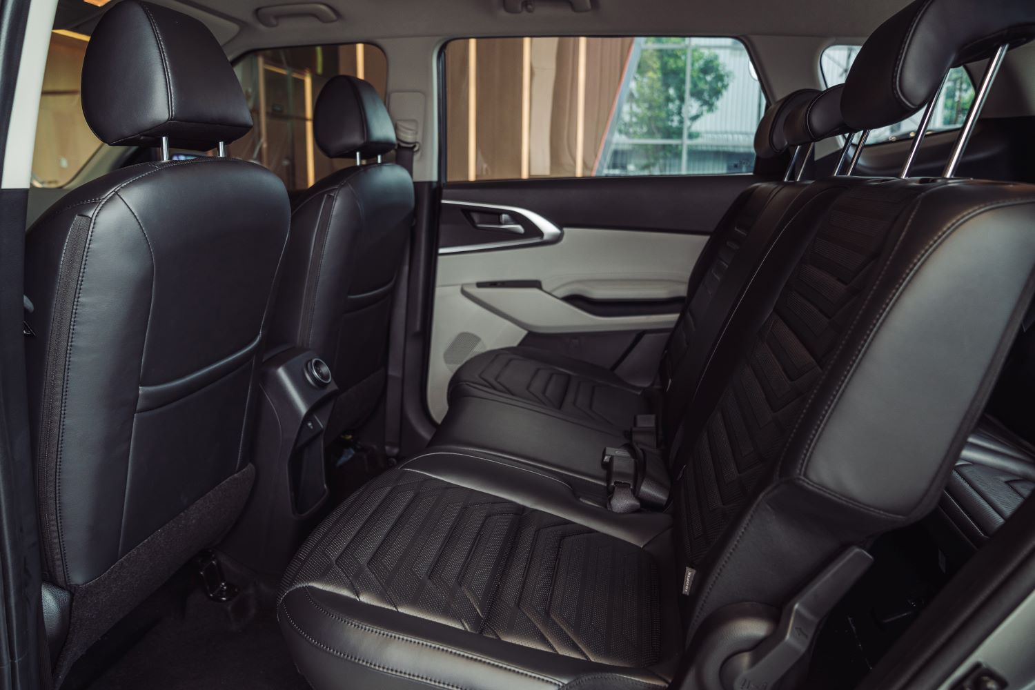 kia-carens-noi-that-04